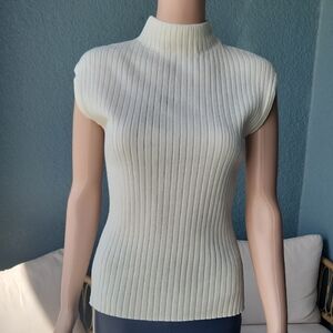 Cable & Gauge Cream Ribbed Mock Neck Short Sleeve Sweater